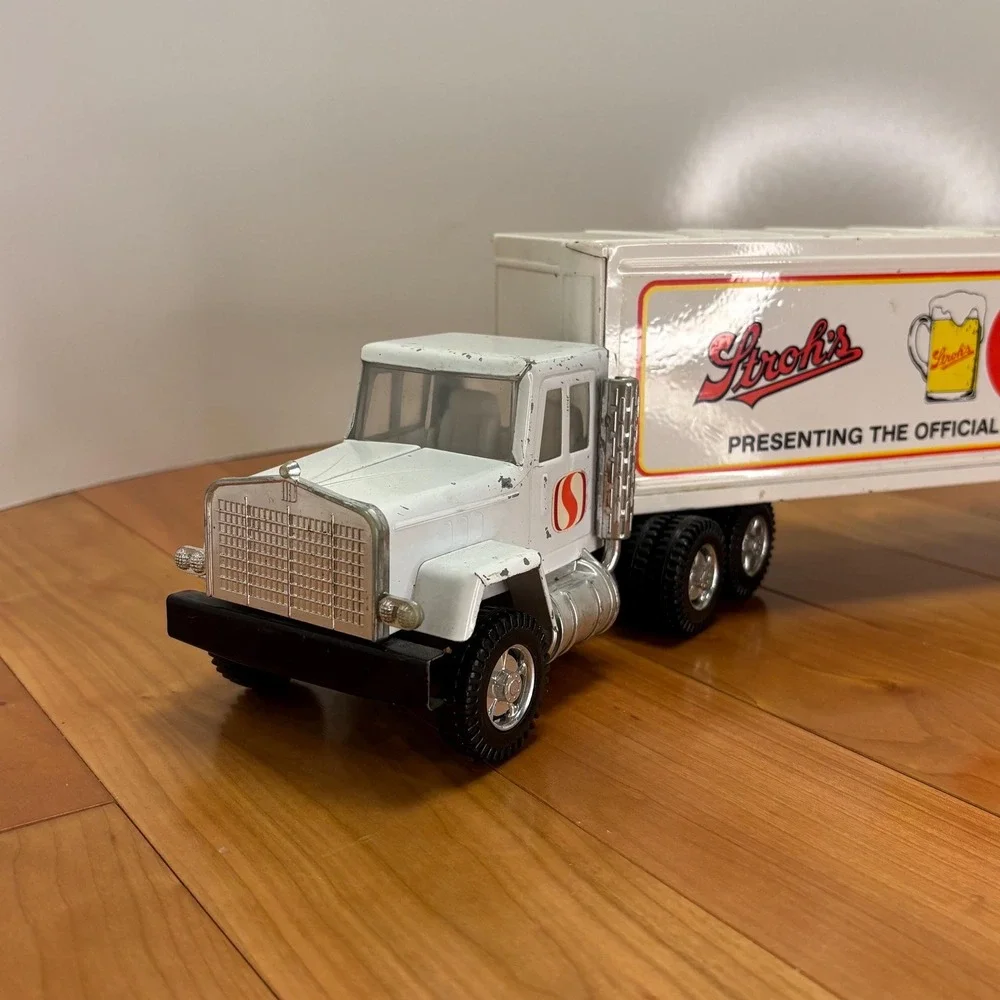 ERTL Stroh's / Stroh Light Beer Semi Truck – Broken Exhaust – 19